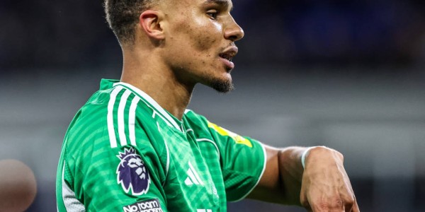 马利克·蒂亚乌：纽卡斯尔联的新守护神