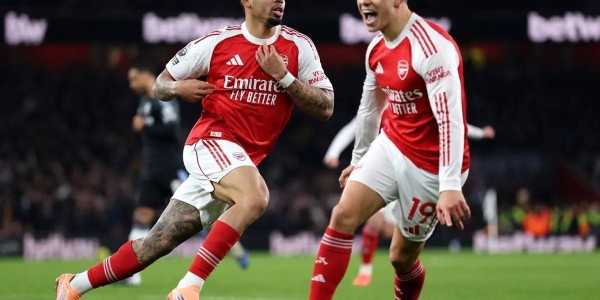 从“掉链子”到“拆链子”：阿森纳大胜维拉，捅破争冠最后一层心理窗户纸