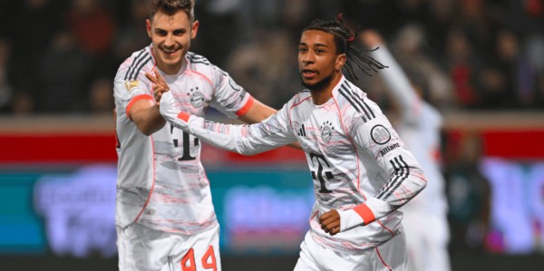 豪门悲喜夜：维拉2-1曼联豪取10连胜 巴萨2-0黄潜联赛8连胜 拜仁4-0