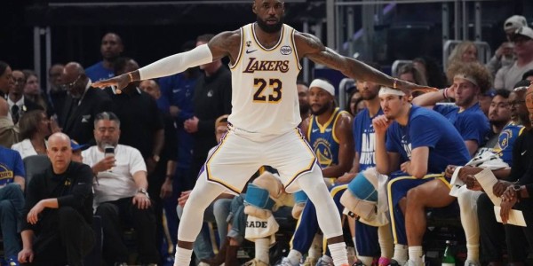 詹姆斯三分命中100% 突破1000记与科比湖人队史唯二